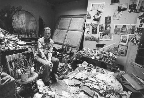 Francis Bacon in his studio - Extrovert